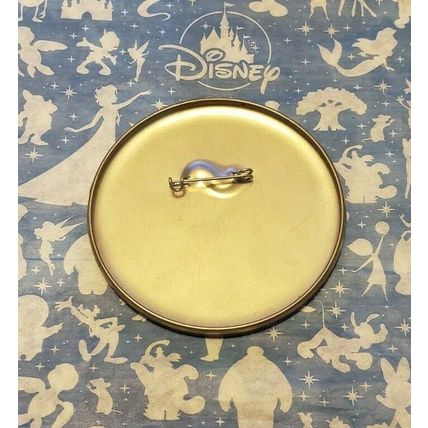 DISNEYLAND PARK CARS LAND SPEEDY MC MUFFLER RED CARS BUTTON~NEW~PIN ON BUTTON