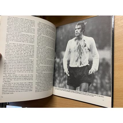1971 "THE SUN SOCCER ANNUAL 1972" FOOTBALL SOCCER HARDBACK BOOK (P4)