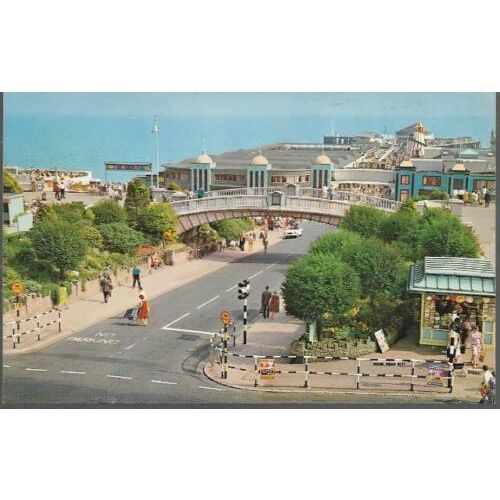 Clacton-on-Sea, Essex - Pier Entrance, bridge, kiosk - postcard c.1960s