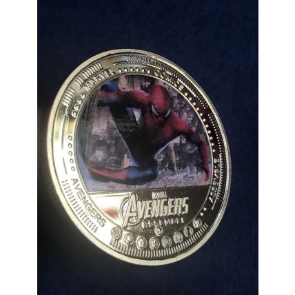 Gold Spider-Man coin marvel in plastic case