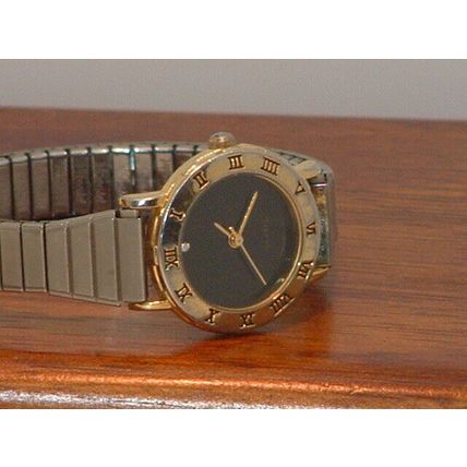 Pre-Owned Women’s Gold & Silver Analog Quartz Analog Watch