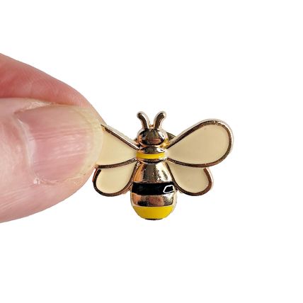 Bee Pin Badge Butterfly Clip Cartoon Style Insect 2.2cm x 1.3cm Lapel BA68