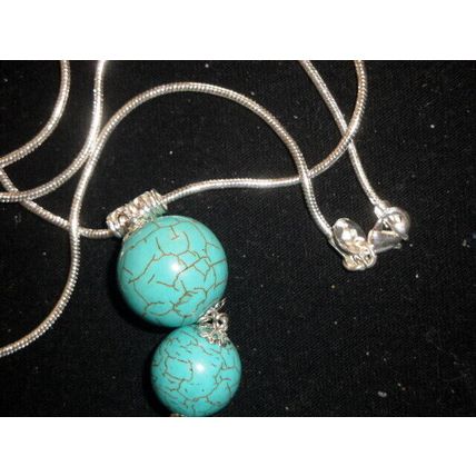 Exquisite turquoise howlite graded statement pendant & snake chain necklace