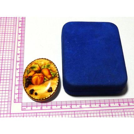Vintage 1950-s Genuine Gold Edged Fine Bone China Fruit BROOCH in Original Box.