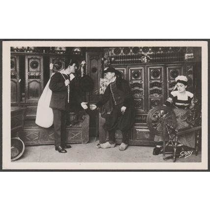 Autour des Lits Clos Bretons, c.1920 - Gaby Photo CPA