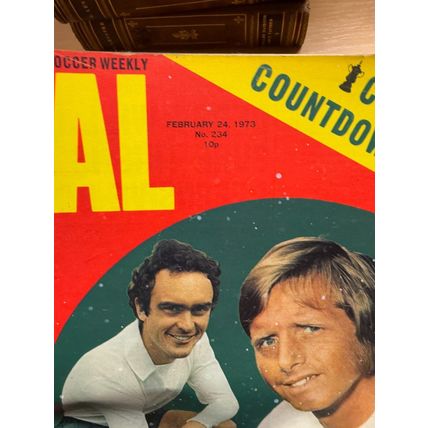 GOAL MAGAZINE #234 24 FEB 1973 UK FOOTBALL MAGAZINE - LUTON TEAM POSTER (LL)