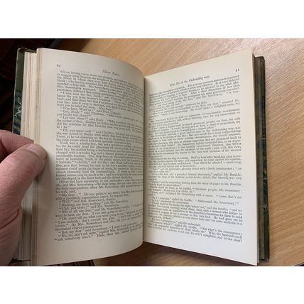 1892 CHARLES DICKENS "OLIVER TWIST" ILLUSTRATED FICTION ANTIQUE BOOK (P4)