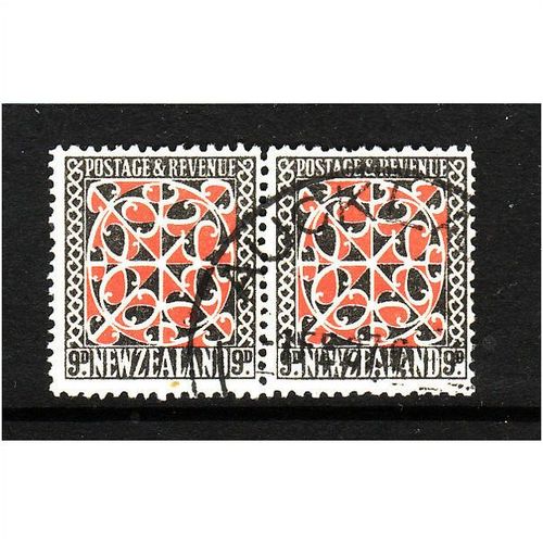 NEW ZEALAND 1935 SG 566 9d SCARLET AND BLACK HORZ PAIR FINE USED#2