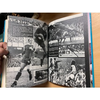 1975 "SHOOT ANNUAL 1976" UK FOOTBALL SOCCER ANNUAL HARDBACK BOOK (P4)