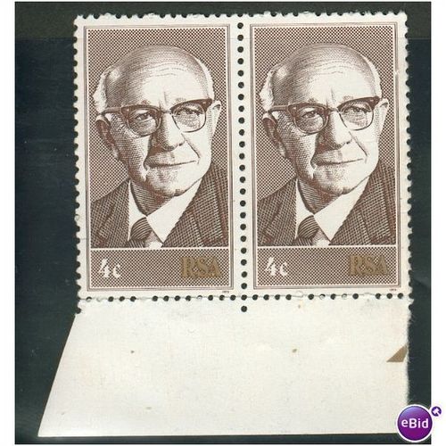 South Africa 1975 - SG 376 - 4c President Nicolaes Diederichs x2