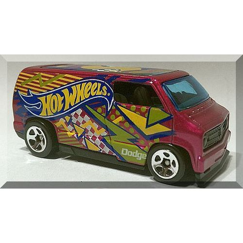 Hot Wheels - Custom '77 Dodge Van: HW Art Cars #7/10 - #197/250 (2016) *Magenta*