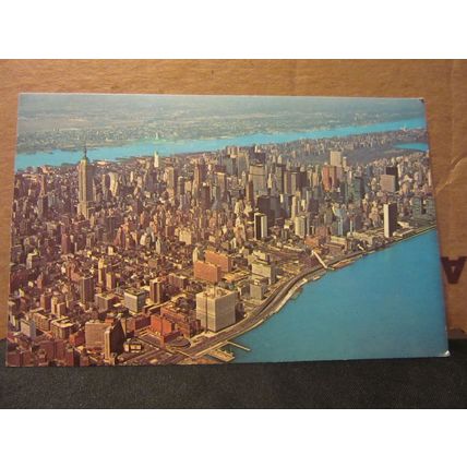 MIDTOWN MANHATTAN SKYLINE, NEW YORK USA unused postcard =
