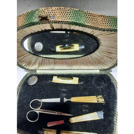 VINTAGE 1950'S 8 PIECE MANICURE SET