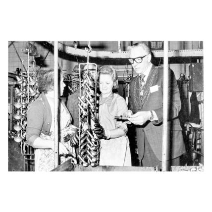 pt9200 - Doncaster - Peglers Factory , Women Employees - print 6x4