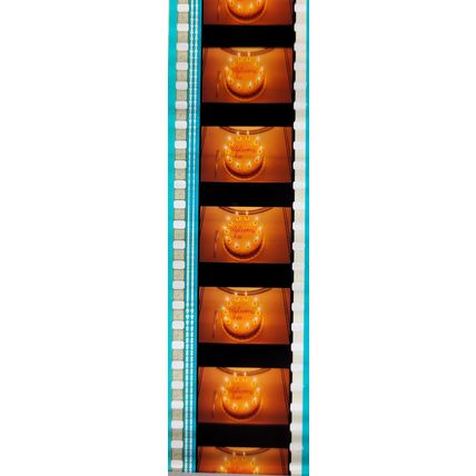 Pk DAU - J - MIX - a 021U. 1 STRIP OF 5 - 35MM FILM CELLS. (C )
