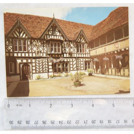old postcard Warwick, Lord Leycester Hospital, The Courtyard
