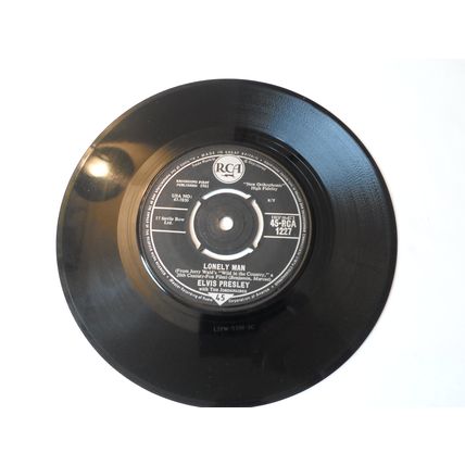 7" 1961 ELVIS PRESLEY.SURRENDER,RCA 1227. LONELY MAN. VERY GOOD CONDITION.