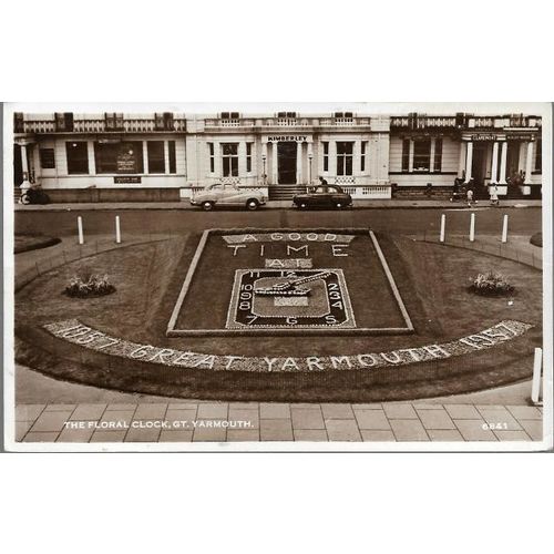 Great Yarmouth, Norfolk - Floral Clock, Kimberley Hotel - RP postcard c.1950s
