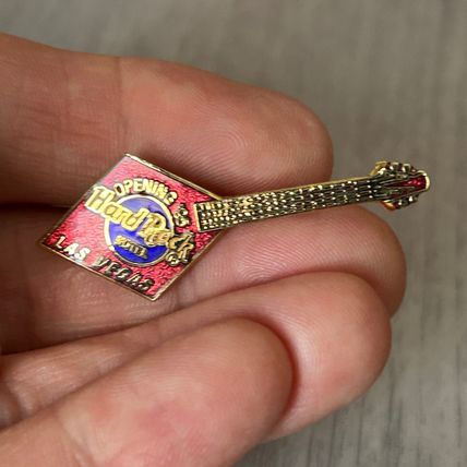 Hard Rock Cafe LAS VEGAS HOTEL GRAND OPENING RED DIAMONDS SUIT GUITAR 1995 VGC