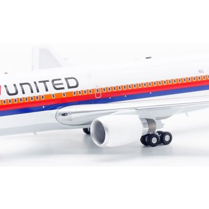 B767-200 UNITED SAUL BASS REG: N611UA WITH STAND- INFLIGHT 200 IF762UA0123 1/200