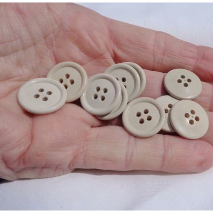 FF10 Taupe Buttons 4 Hole Round 20mm 10 Pieces 3/4 Inch
