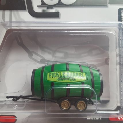 Johnny Lightning Tow & Go 2003 Ford F-250 & Pickle Trailer Black Estate Green
