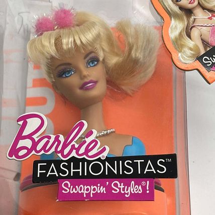 Mattel 2010 Barbie Fashionistas Cutie Swappin' Style Head Bust Swap Out