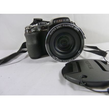 Fujifilm FinePix S4200 14.0MP 24X Zoom Digital Camera Black with 8gb SD Card*