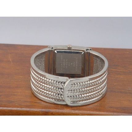Pre-Owned Women’s Silver Color Fancy Bracelet Fashion Analog Watch