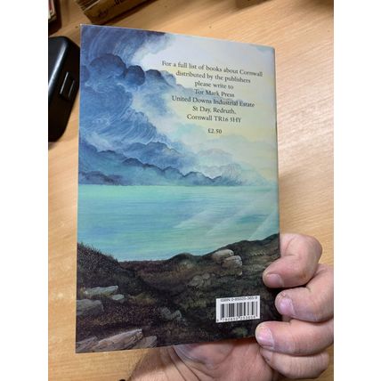 1998 "CLASSIC GHOST STORIES FROM THE LAND'S END" THIN PAPERBACK BOOK (LL)