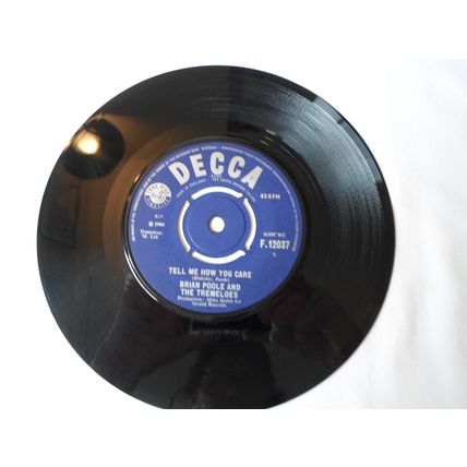 7" 1964.BRIAN POOLE AND THE TREMELOES.THREE BELLS.DECCA.F.120037. NEAR MINT
