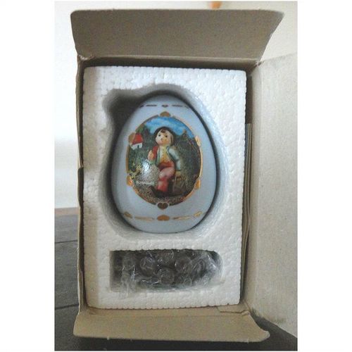 Porcelain egg Merry Wanderer 1993 M. I. Hummel Danbury Mint vintage collectible