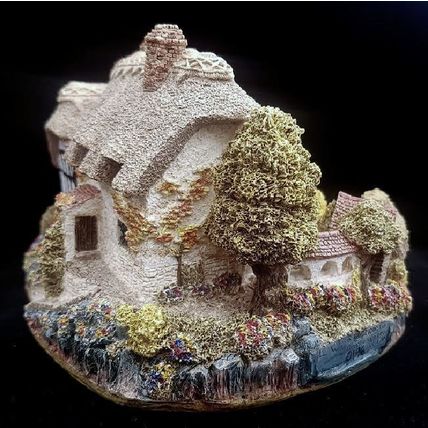 Lilliput Lane Crendon Manor Thatched Cottage Collectable Vintage Ornament