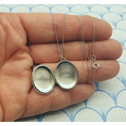 Vintage 925 Sterling Silver Etched Design Oval Locket Pendant Necklace - 1980
