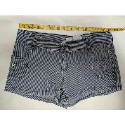Piper & Blue - Pin Stripe Short Shorts! Sexy Booty! Size 3 - FREE SHIPPING!!!