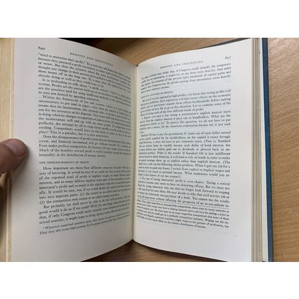 1953 "ECONOMICS AN INTRODUCTORY ANALYSIS" 1.3kg THICK HARDBACK BOOK (P7)