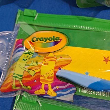 New Lot 6 CRAYOLA TOOTHBRUSH SET Brush Buddies Rinsing Cup Cap & Xtra Travel Kit