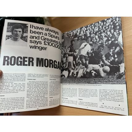 1969 "SOCCER 70" LEEDS UTD JIMMY HILL UK VINTAGE FOOTBALL HB BOOK (P3)