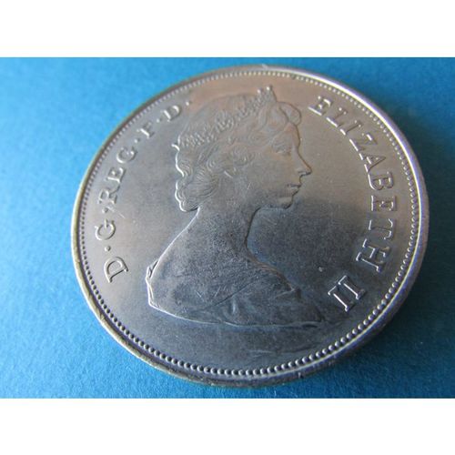 1981 QUEEN ELIZABETH II / CHARLES & DIANA ROYAL WEDDING CROWN FREE POST. AT