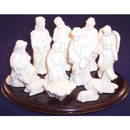 Pre-Owned 11 Pc. Nativity Set with Wood Base Christmas Holiday Decor