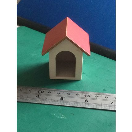 Red & White Kennel Preloved 1:12th Dolls House Miniature