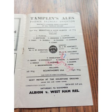 1959/60 Brighton vs Scunthorpe (signed) - Division 2, 31/10/1959 ** FREE P&P **