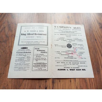 1959/60 Brighton vs Scunthorpe (signed) - Division 2, 31/10/1959 ** FREE P&P **