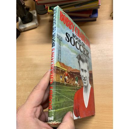 1960 "BOBBY CHARLTON'S BOOK OF SOCCER" 1ST ED MAN UTD FOOTBALL HB BOOK (P4)