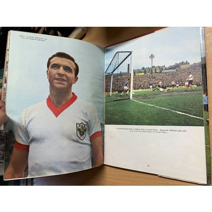 c1960 "THE BIG BOOK OF FOOTBALL CHAMPIONS" 1960/61 SEASON SOCCER HB BOOK (P4)