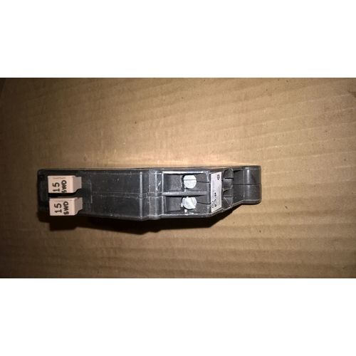 EATON CUTLER HAMMER CHNT1515 15/15 Amp 1 Pole 120/240v Tandem Twin Breaker