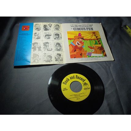 1974 FLINTSTONES Book & Record Set! Excellent Condition!! $10.00 obo!