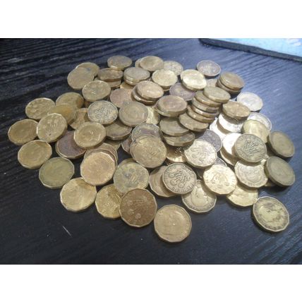 Bulk lot of George VI brass threepences - 100 coins.