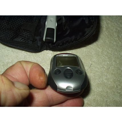 CVS HEALTH ADVANCED BLUETOOTH GLUCOSE METER, LANCING DEVICE & CASE