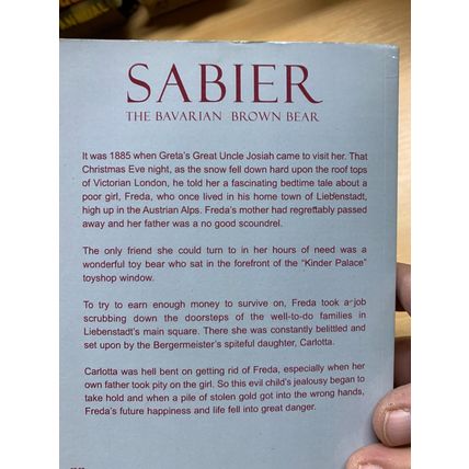 2010 1ST EDITION NOEL BEATY "SABIER THE BAVARIAN BROWN BEAR" FICTION BOOK (P3)